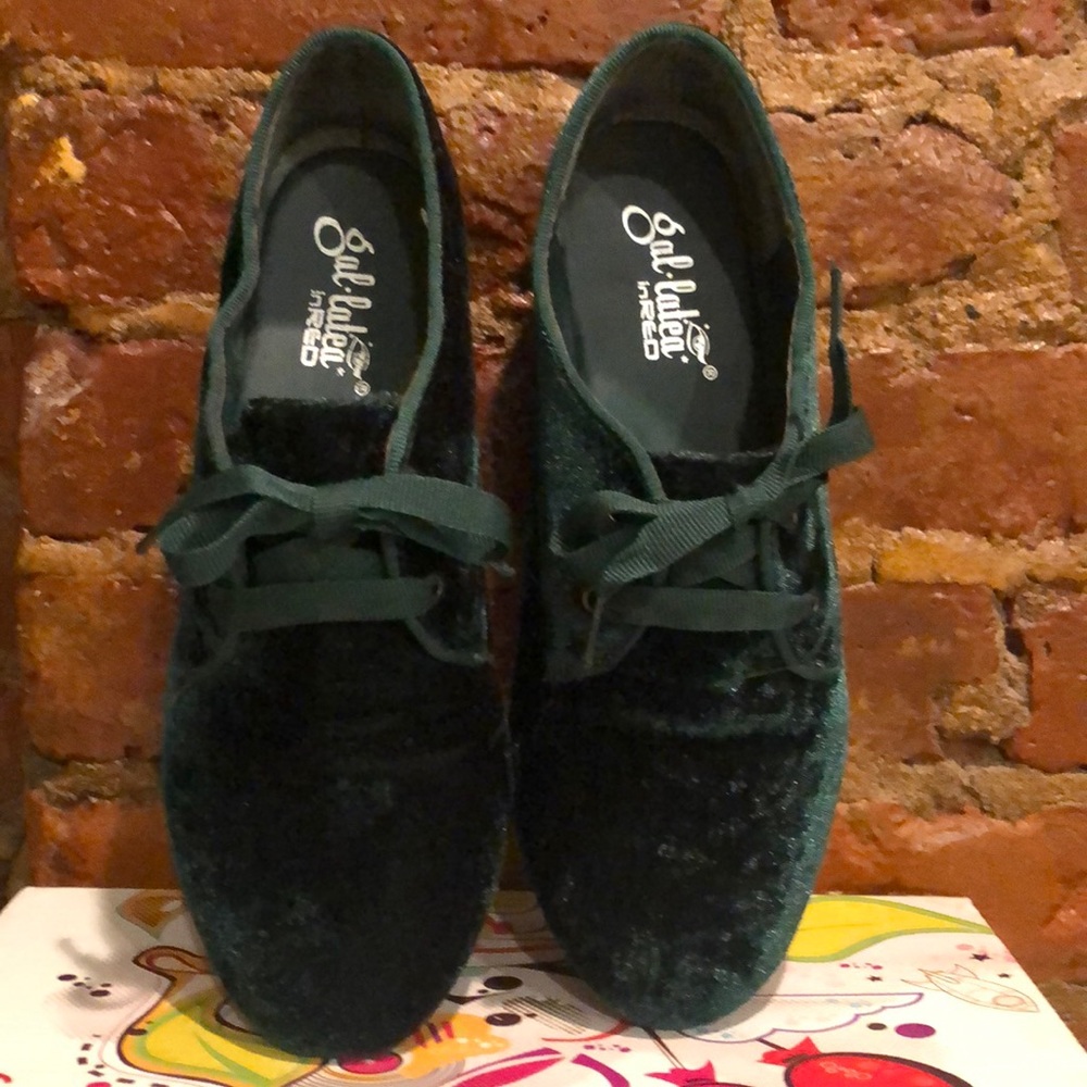 Green Velvet Flats with Satin Laces NWT